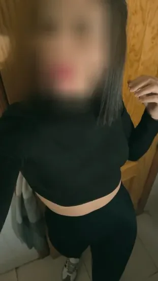 Amber, 28