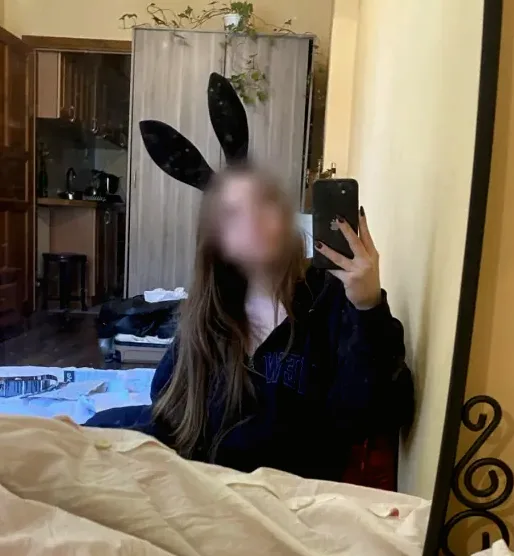 Amina, 19