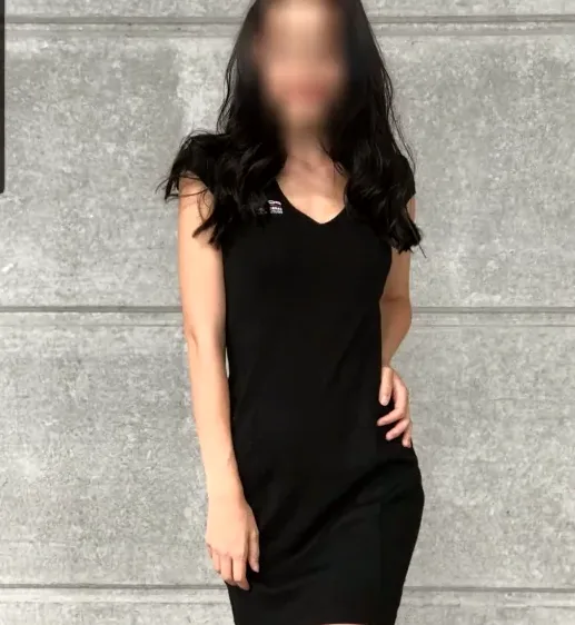 Angela, 32