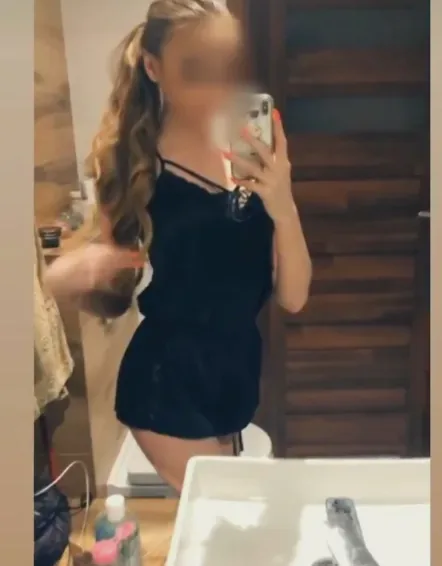 Chantal, 29