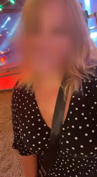 Ellen, 28