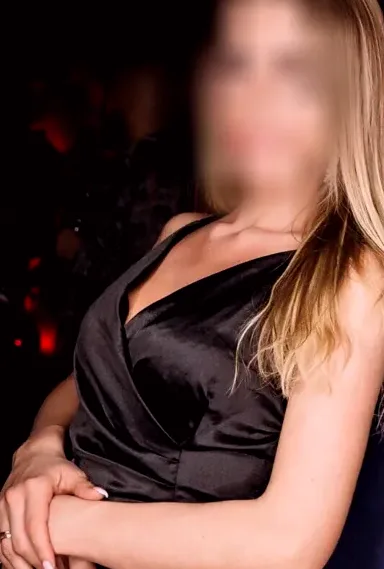 Evi, 35