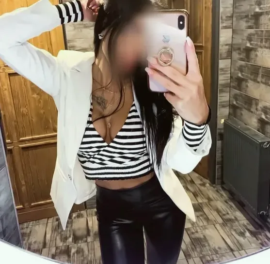 Lotte, 34