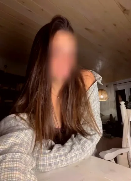Shania, 22